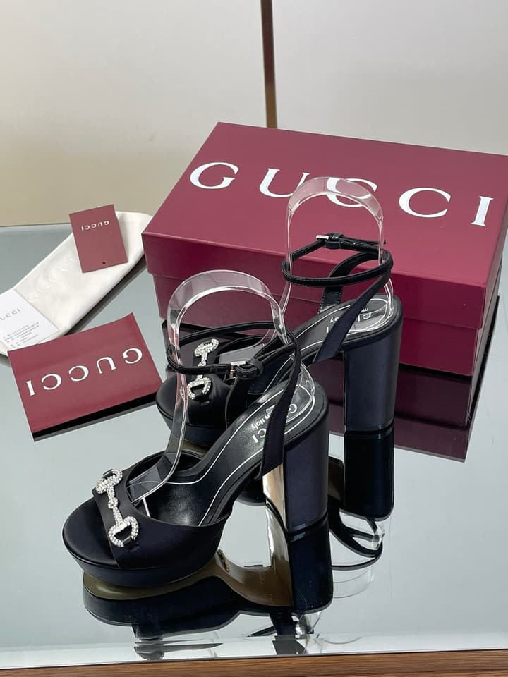 Gucci Platform Rhinestone Horsebit Sandals – Spring/Summer Collection – 2025 in Black Patent