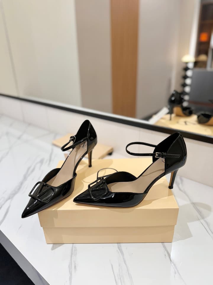 Valentino Garavani VLogo Signature Slingback Sandals in Black