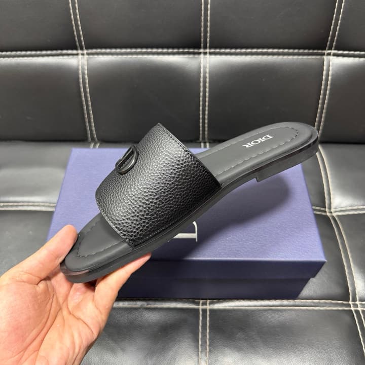 Dior Men's Pebbled Leather and Suede Slides – Spring/Summer Collection 2025 in Black Pebbled Leather Cross Strap