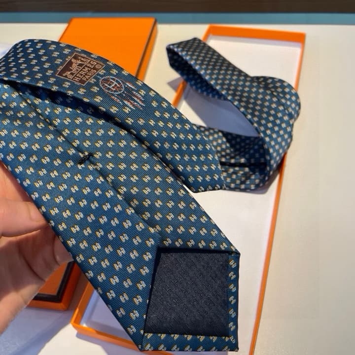 Hermès H-Letter Men's Silk Tie Series in Burgundy Microdot