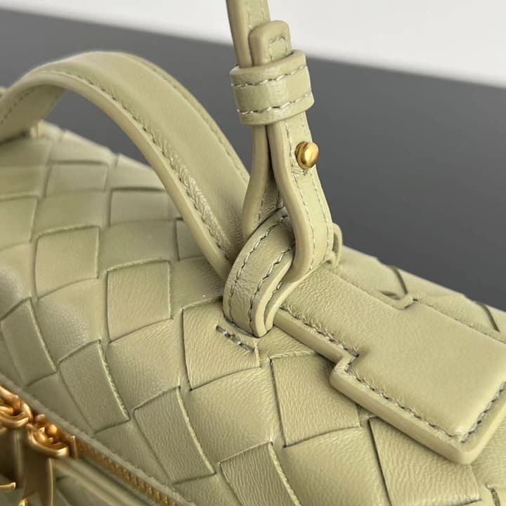 Bottega Veneta Intrecciato Vanity Case in Cream