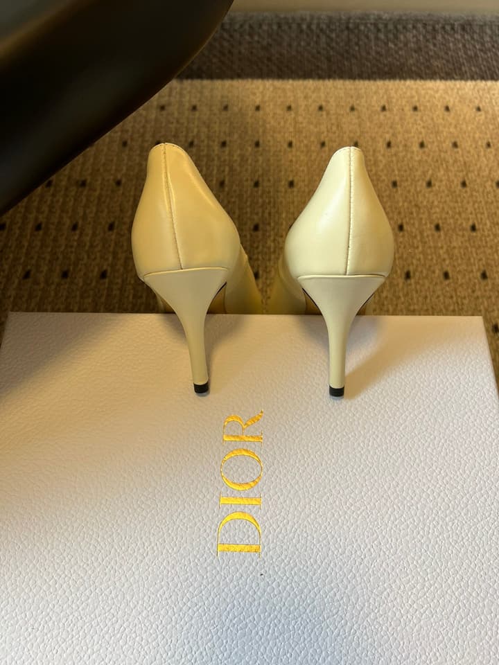 Dior Vintage Pointed-Toe Stiletto Pumps – 26SS in Cream Leather