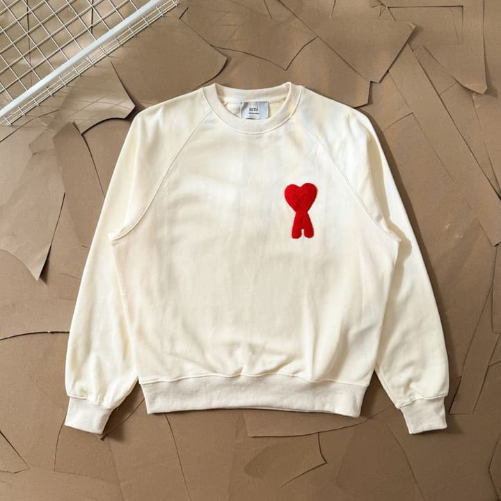 AMI Paris Ami de Coeur Raglan Crewneck Sweatshirt – 25FW in Apricot With Clear Heart