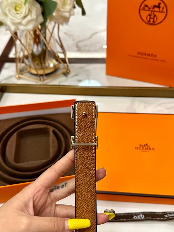 Hermès Classic Leather Belt – 2.5cm in Tan Textured With Polished Gold Buckle