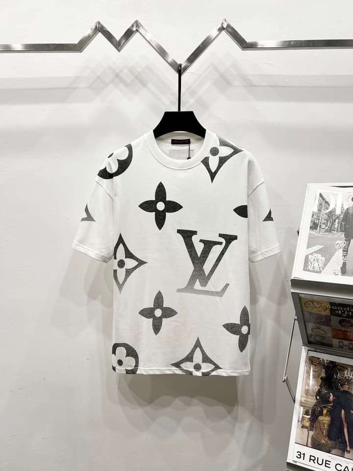 Louis Vuitton Monogram Gradient Logo T-Shirt – 25SS in Black