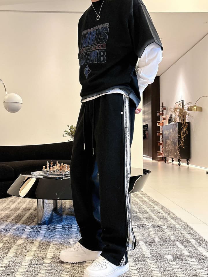 Prada Classic Logo Casual Pants – 2025FW in Black With White Side Stripe