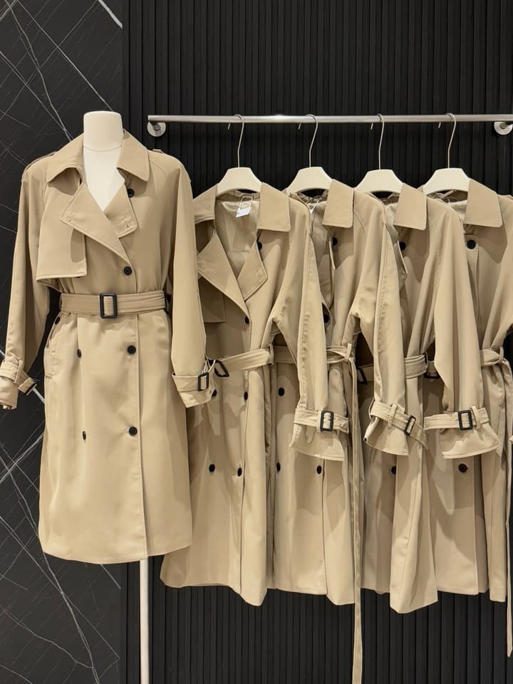 Burberry Short Trench Coat in Short Khaki Trench Coat
