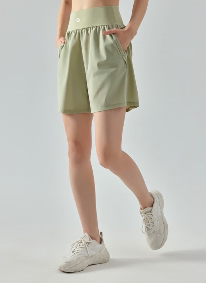 Lululemon High-Waist Tummy-Control Sports Shorts – Spring/Summer Collection in Black
