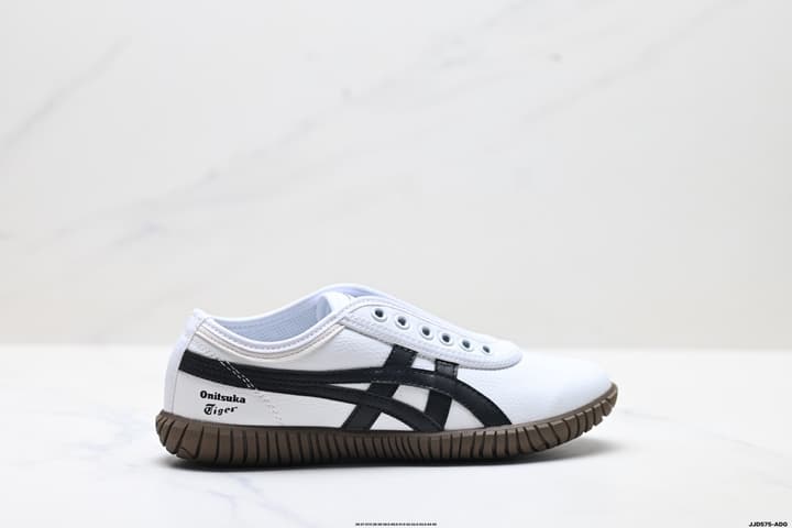Onitsuka Tiger TSUNAHIKI Slip-On Casual Sneakers in Cream With Navy Stripes