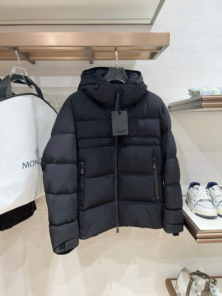 Moncler Designer Down Puffer Jacket – 2025 Collection in Classic Black Down Jacket