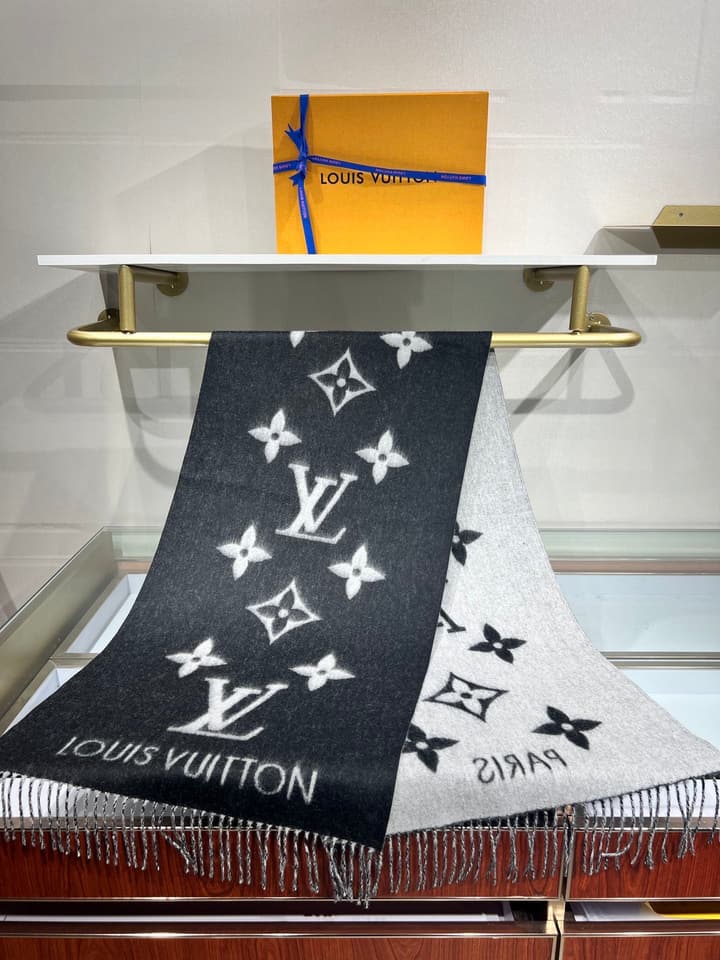 Louis Vuitton Reykjavik Cashmere Scarf/Shawl