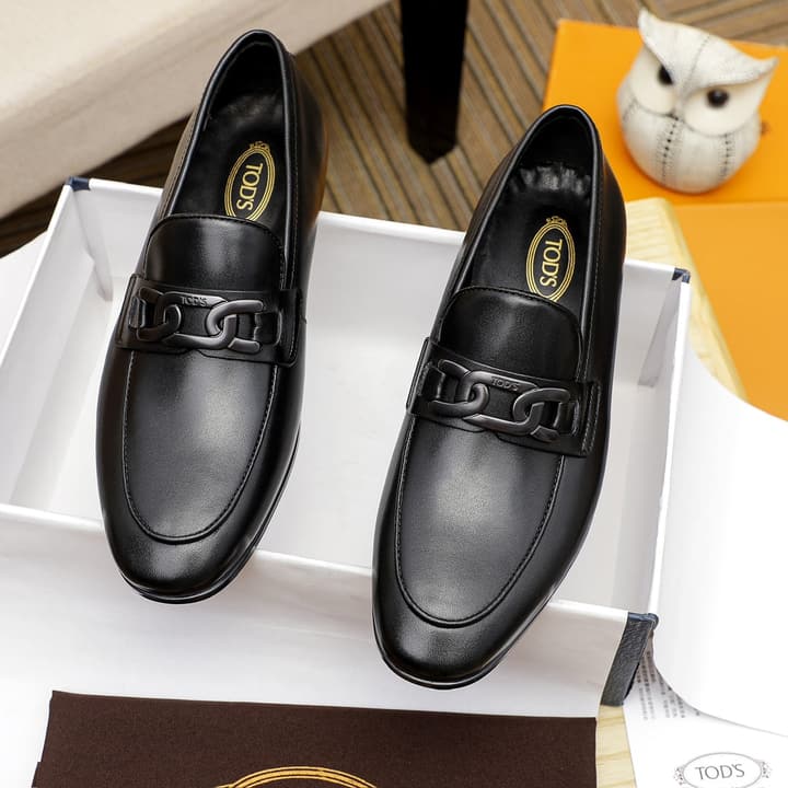 Tod's Classic Men's Driving Shoes in Polished Black