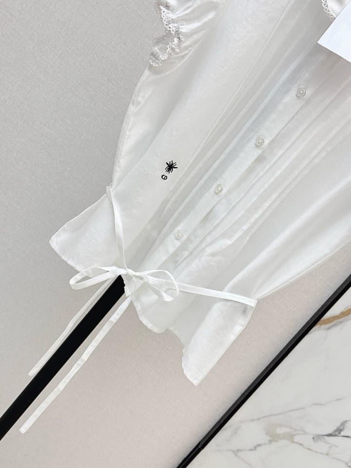 Dior Lace-Spliced Doll Collar Blouse – Spring/Summer Collection – 26SS in White