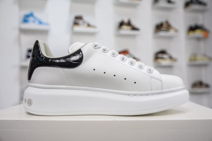Alexander McQueen Oversized Low-Top Sneakers in Green