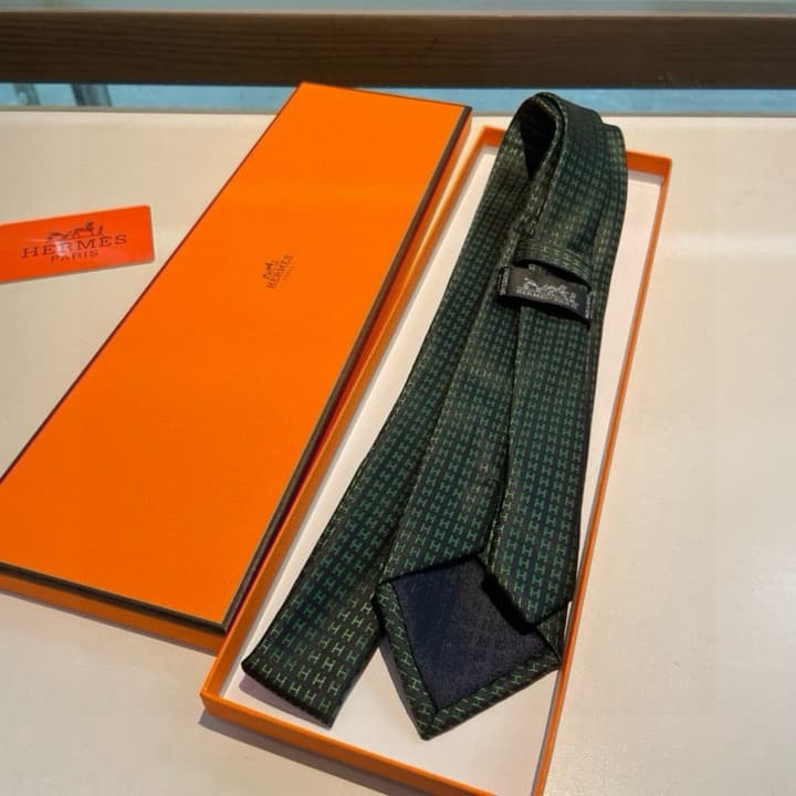 Hermès H-Letter Men's Silk Tie Series in Burgundy Microdot