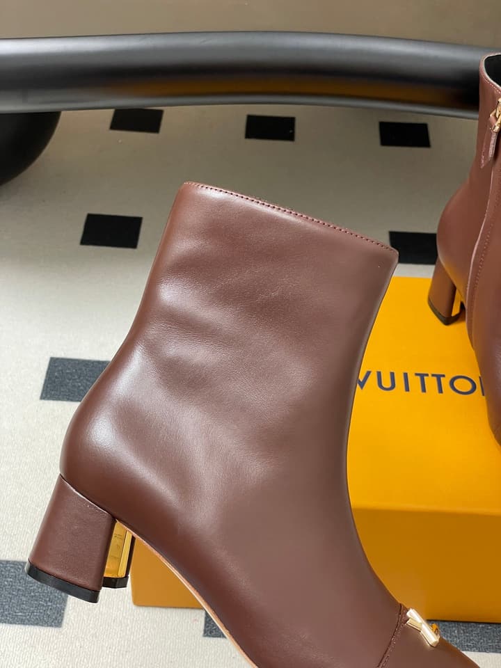 Louis Vuitton LV Swing Metal Heel Ankle Boots – 25SS Autumn/Winter Collection in Black