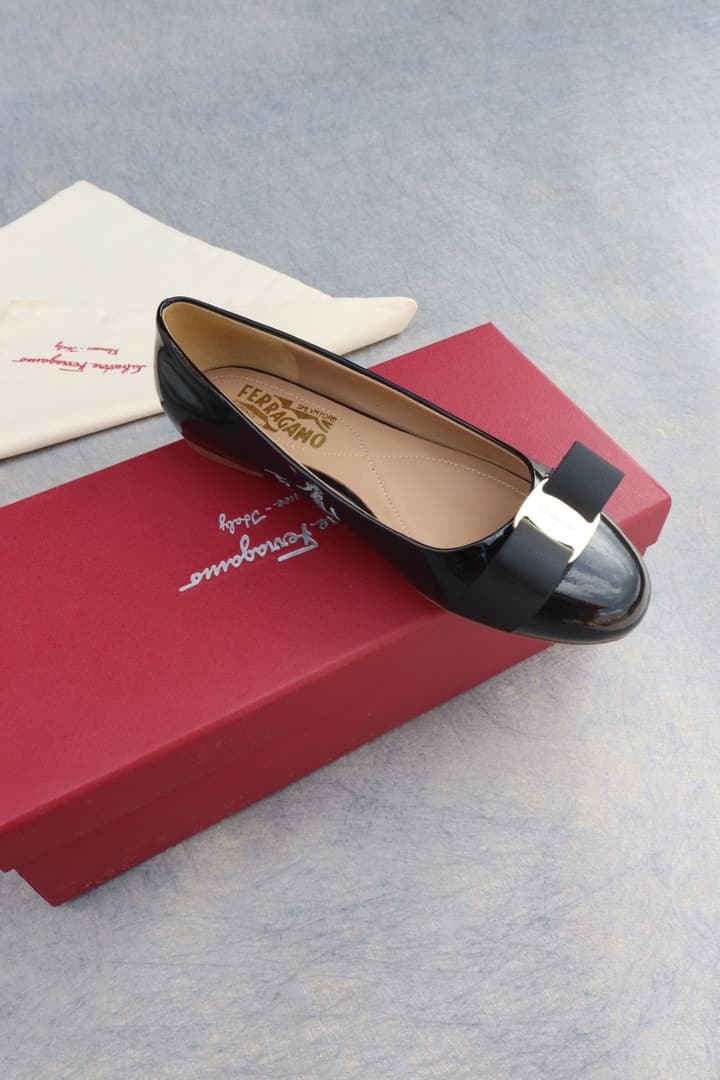Ferragamo Classic Patent Leather Flats in Black Patent Vara Flats