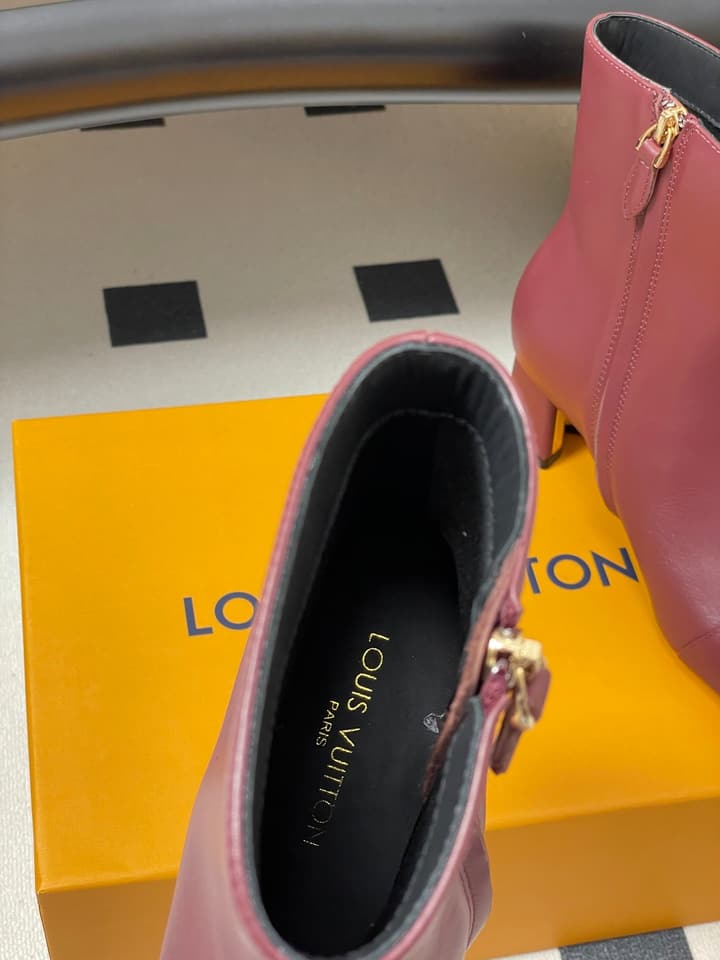 Louis Vuitton LV Swing Metal Heel Ankle Boots – 25SS Autumn/Winter Collection in Black