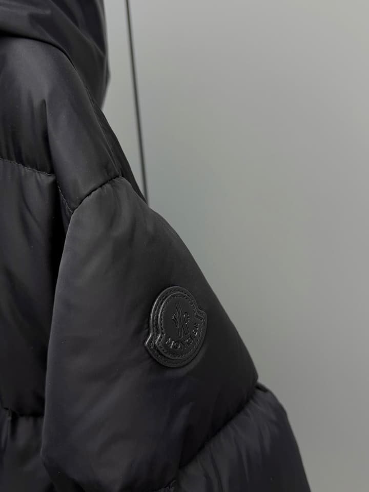 Moncler Briant Women's Hooded Down Coat – 2025 Collection in Black Down Jacket