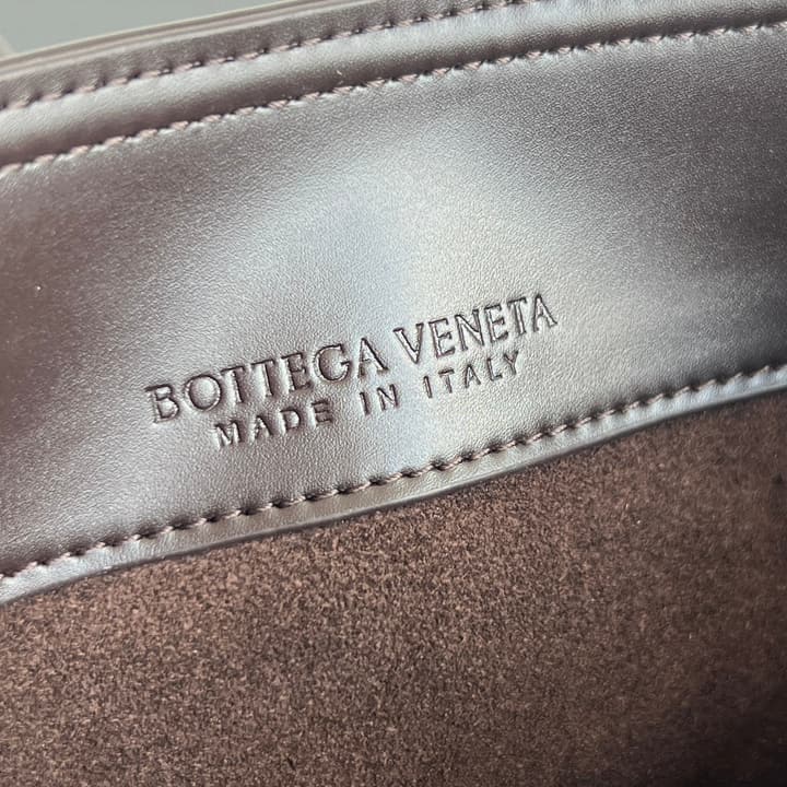 Bottega Veneta Liberta Bucket Bag – 25SS in Black