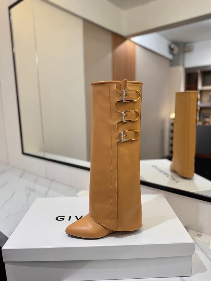 Givenchy Lock Detail Knee-High Boots – 2024 Spring/Summer Collection in Black