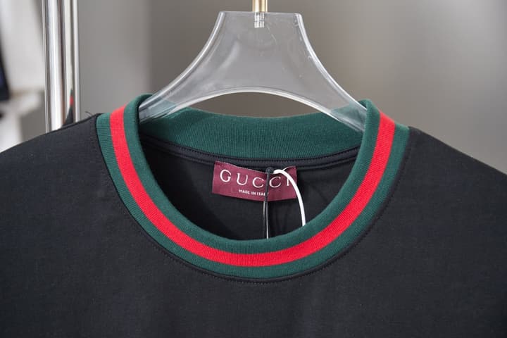 Gucci Classic Red and Green Ribbed T-Shirt – 26SS Early Spring Collection in Classic Black