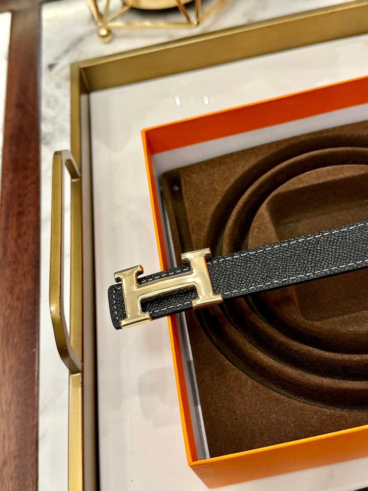 Hermès Classic Leather Belt – 2.5cm in Tan Textured With Polished Gold Buckle