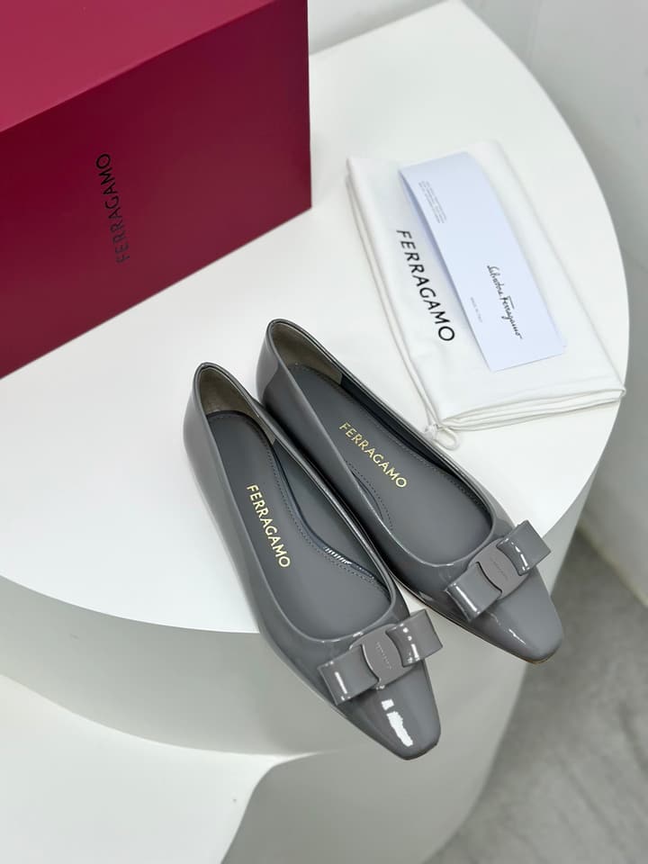 Ferragamo Vara Patent Leather Square Toe Pumps in Black Patent Leather (1cm Heel)