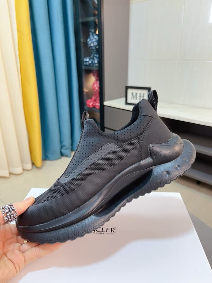 Moncler Calfskin Lace-Up Casual Sneakers in Black & White