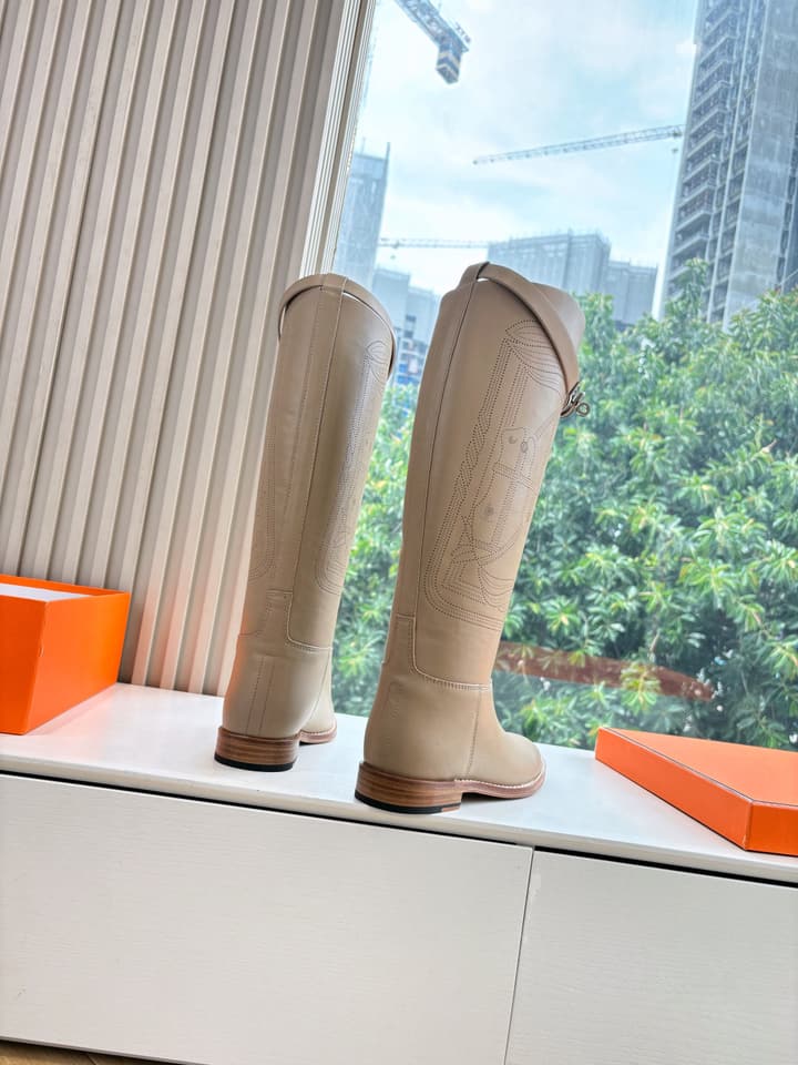 Hermès Classic Knee-High Boots – 2025FW in Assorted Buckle Riding Boots Display
