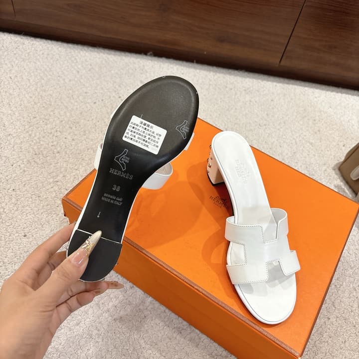 Hermès Oasis H-Slippers Sandals – New Colorway in Black Leather