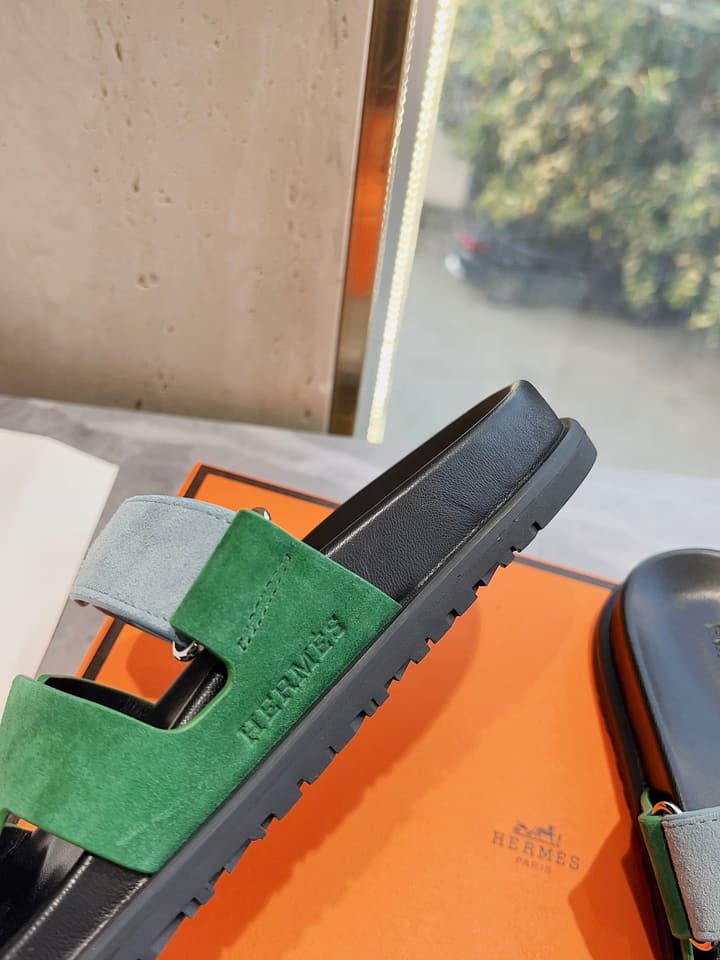 Hermès Pig Nose Thong Sandals – 2024 Spring/Summer Collection in Black
