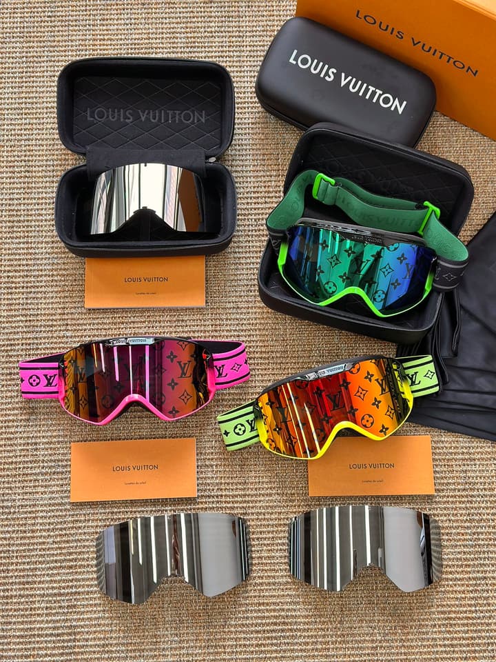 Louis Vuitton Gradient Magnetic Ski Goggles in Blue Green Mirror Lens, Black Strap