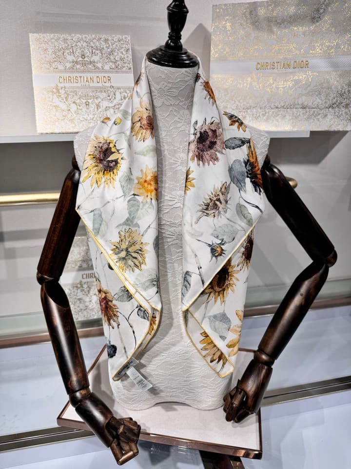 Dior Daisy Reversible Silk Twill Scarf – 2025 Spring Collection