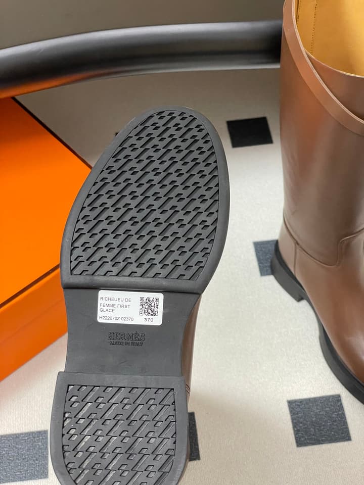 Hermès Jumping Kelly Buckle Knee-High Boots in Black Leather
