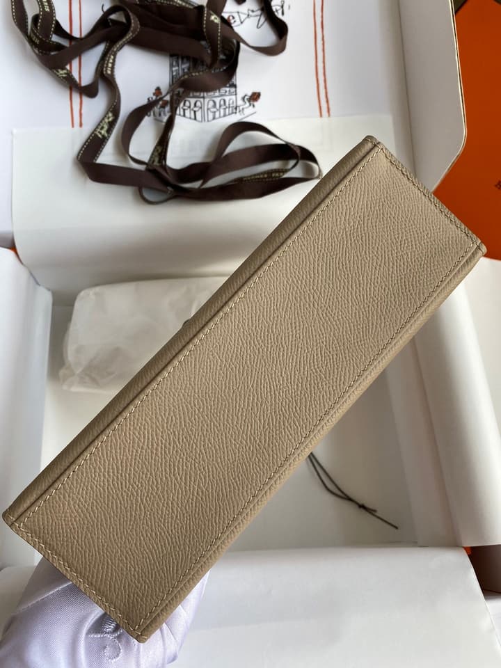 Hermès Kelly Mini Handbag – Trench Coat Grey in Bright Light Beige