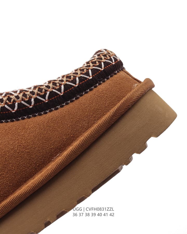 UGG Sheepskin Slippers Snow Boots in Chestnut With Ribbed Collar