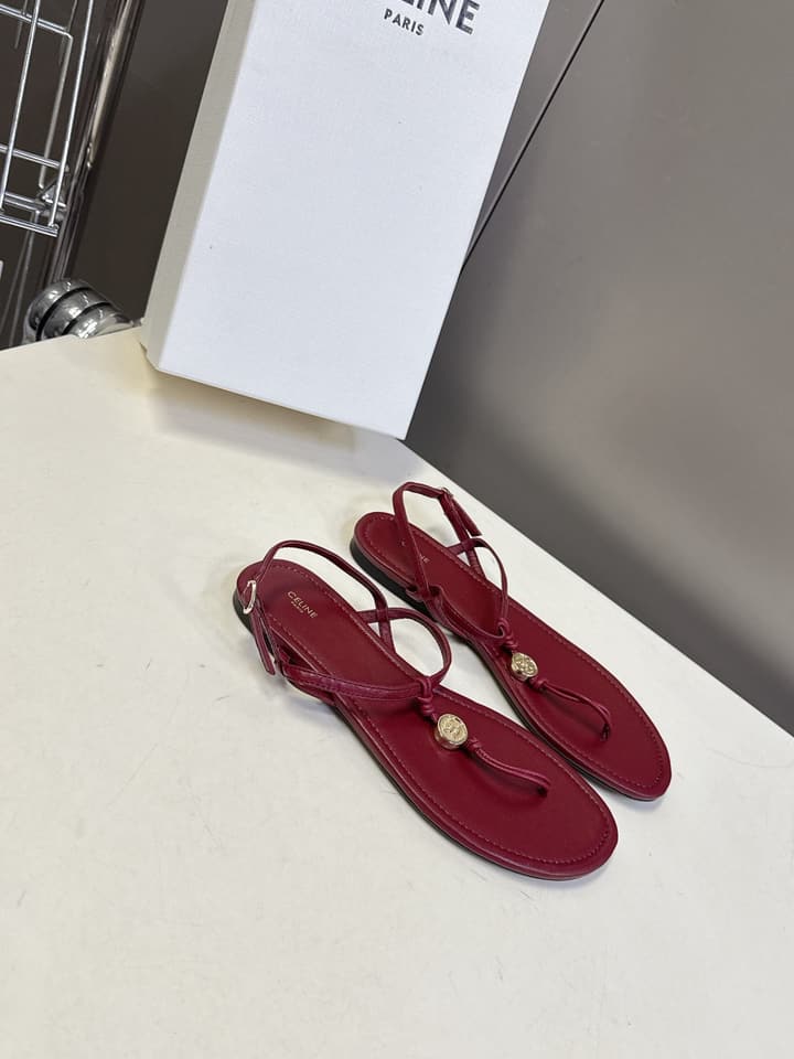 Celine Triomphe T-Strap Flat Sandals – Spring/Summer Collection in Black