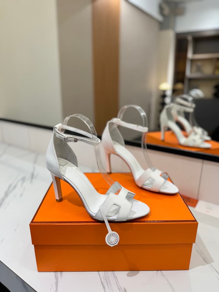 Hermès Classic Smooth Cowhide Pumps – 9cm in Caramel Brown