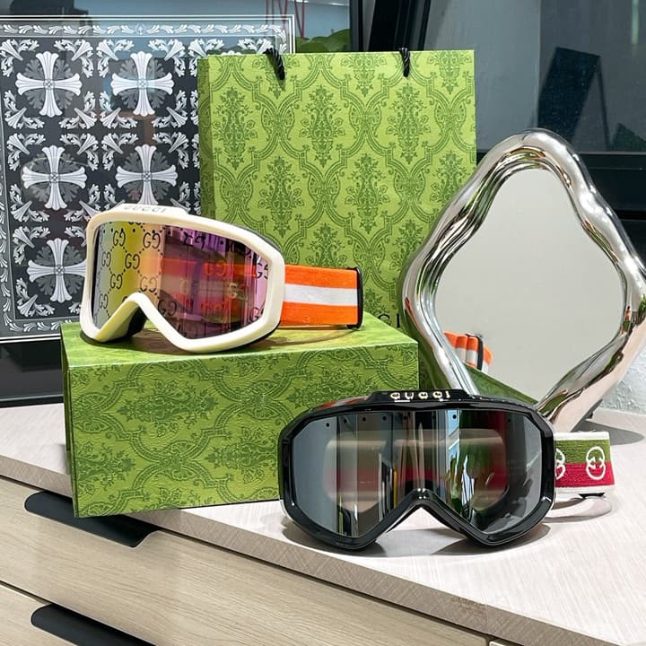 Gucci Ski Goggles in Black Frame, Silver Lens