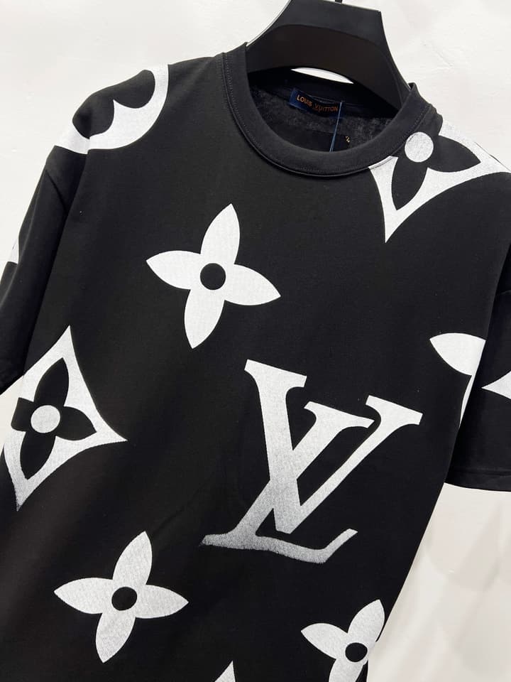 Louis Vuitton Monogram Gradient Logo T-Shirt – 25SS in Black