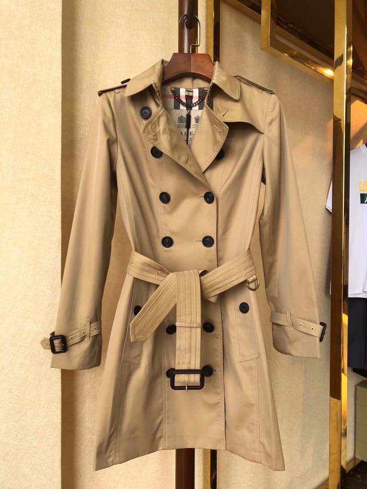 Burberry Sandringham Mid-Length Trench Coat