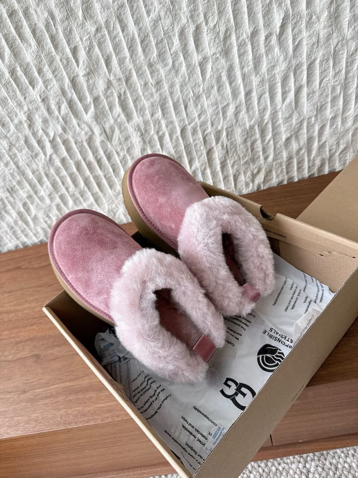 UGG Sheepskin Fur-Lined Slippers – Autumn/Winter Collection in Tall Light Pink With Cream Fur
