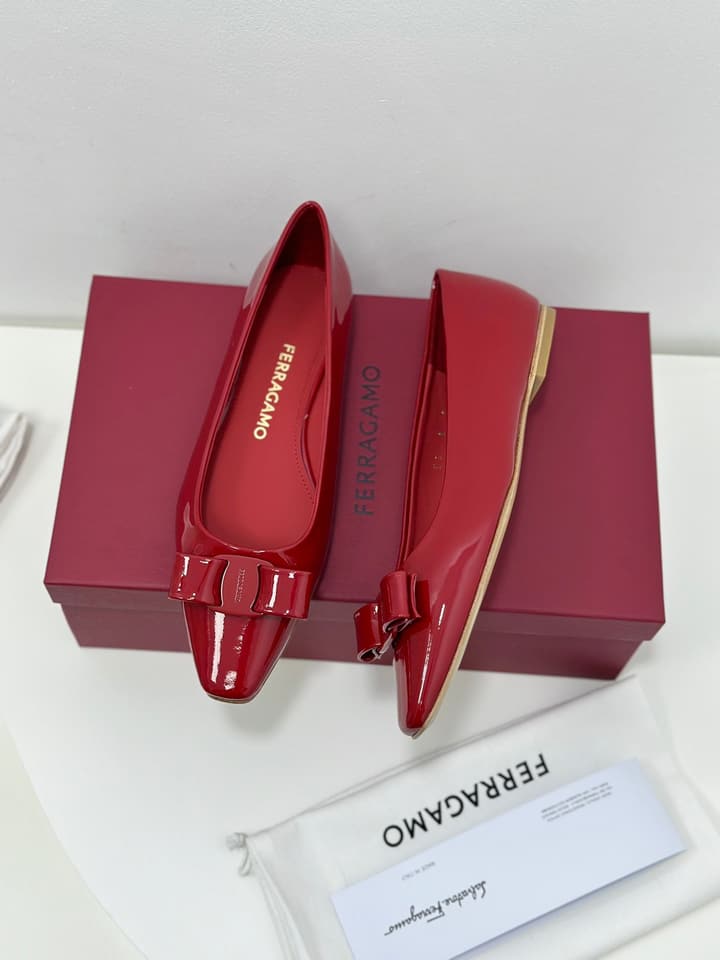 Ferragamo Vara Patent Leather Square Toe Pumps in Black Patent Leather (1cm Heel)