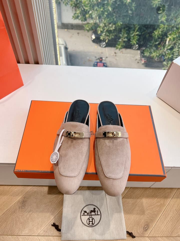 Hermès Mules Loafers – 2025 Spring/Autumn Collection in Dark Green Suede