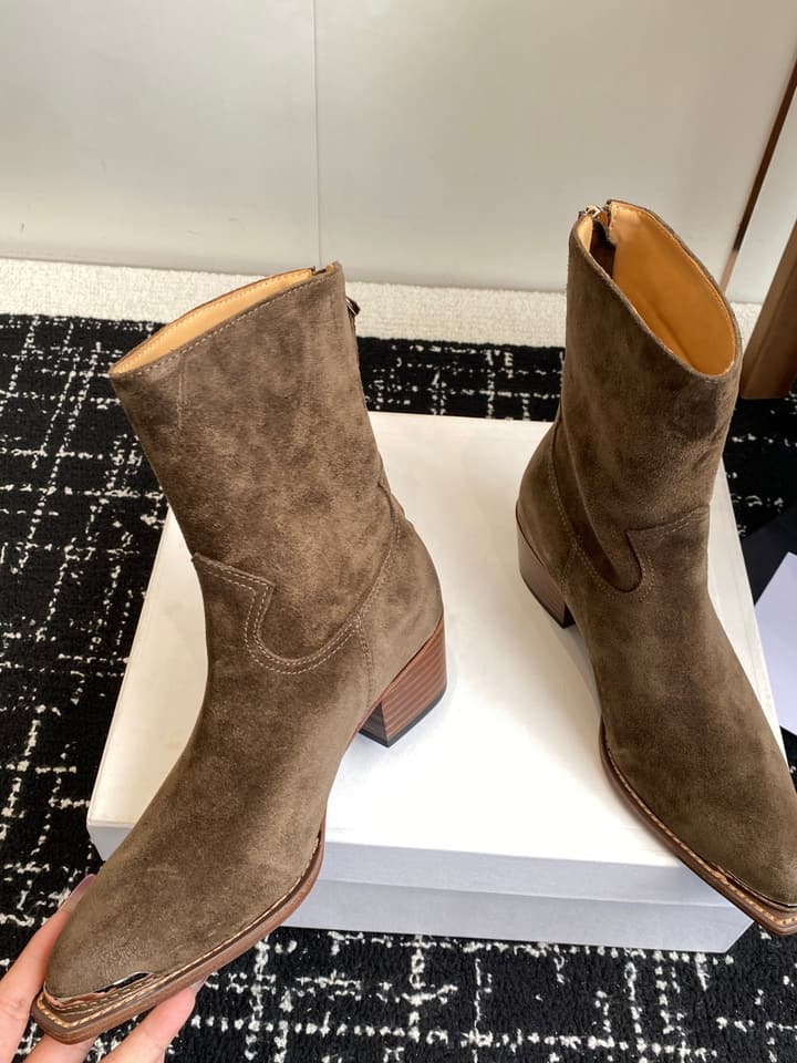 Celine Retro Chunky Chelsea Ankle Boots – 25SS in Classic Brown Suede