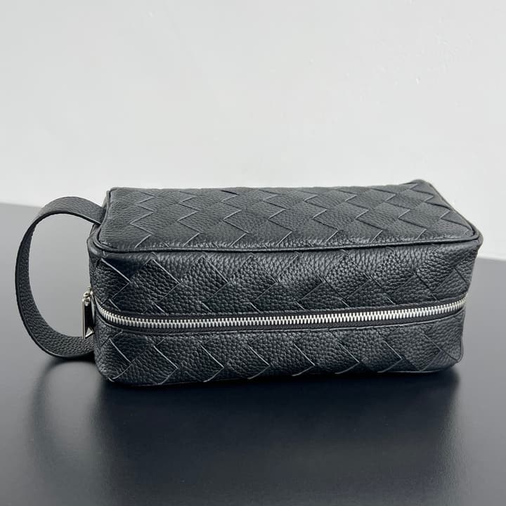 Bottega Veneta Intrecciato Grained Pouch in Black Woven Leather