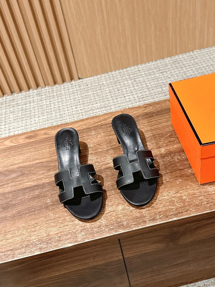 Hermès Classic H-Logo Chunky Heel Sandals in Black Leather