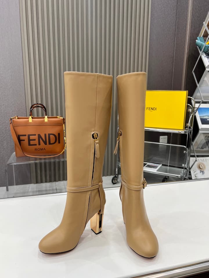 Fendi Delfina Runway Round Toe Boots in Black Leather Boots