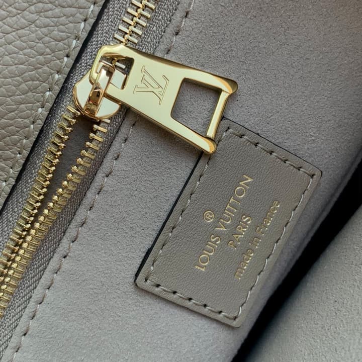 Louis Vuitton ONTHEGO Tote Bag in Light Taupe Monogram